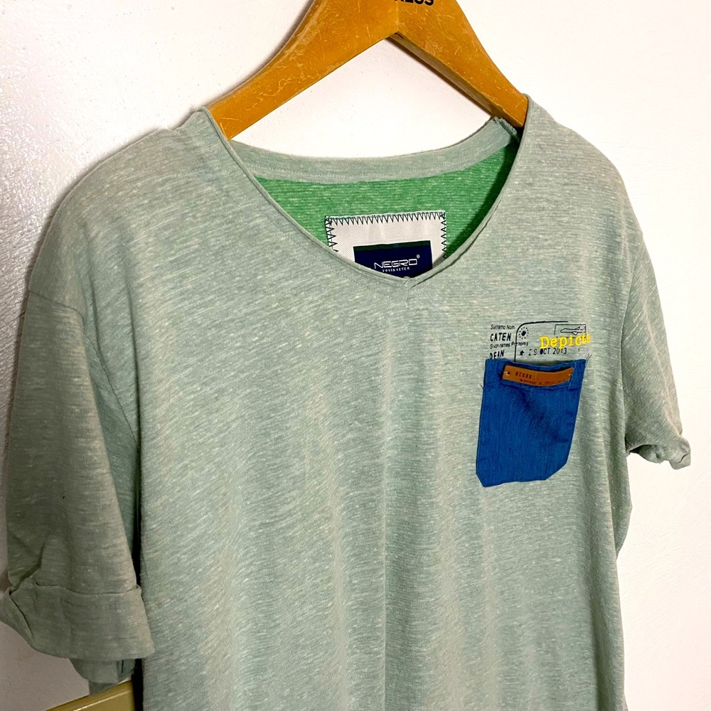 Super soft v neck t shirt in excellent condition size medium